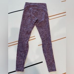 EUC no wear! Purple floral print Lululemon Align Nulu leggings 28” size 6